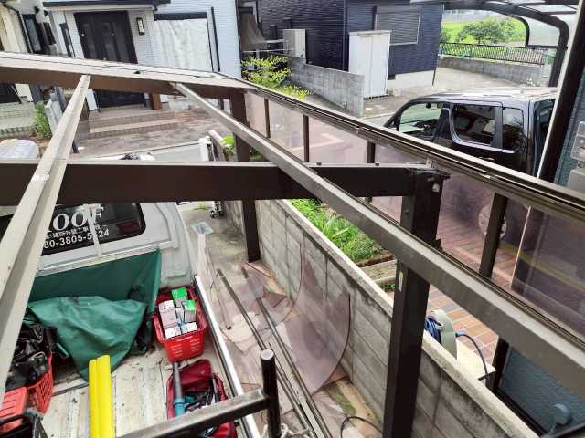 道路側の屋根骨組み